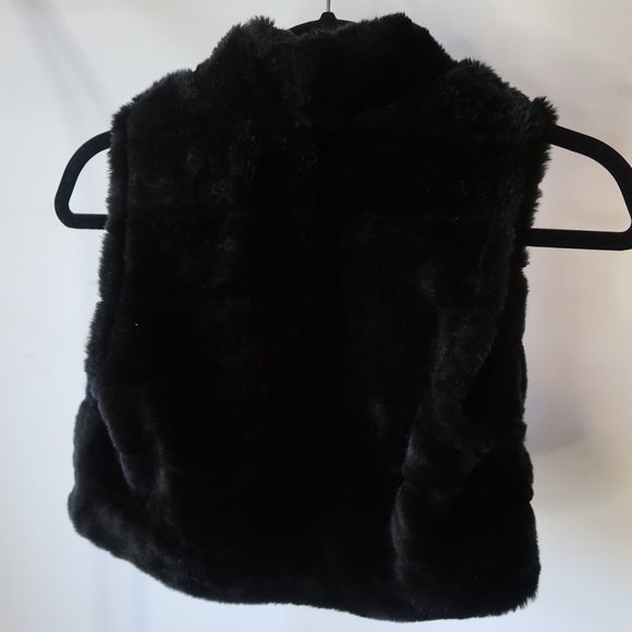 Faux fur vest - Picture 2 of 2